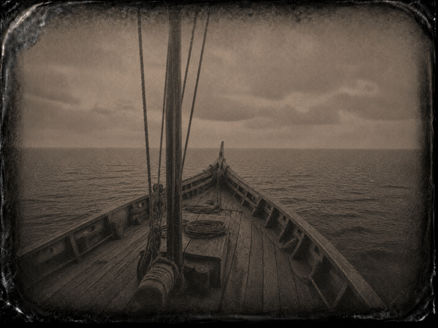 Una sola fotografia. Mare aperto dal ponte di una nave. La foto è scattata verso la prua, non verso poppa. Non si vede né da dove si parte né dove si arriva.